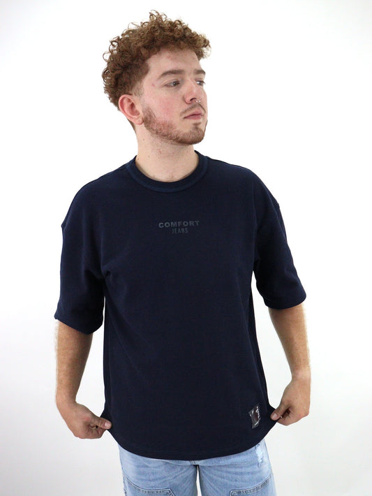 Playera oversize de color azul marino con estampado