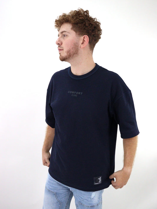Playera oversize de color azul marino con estampado