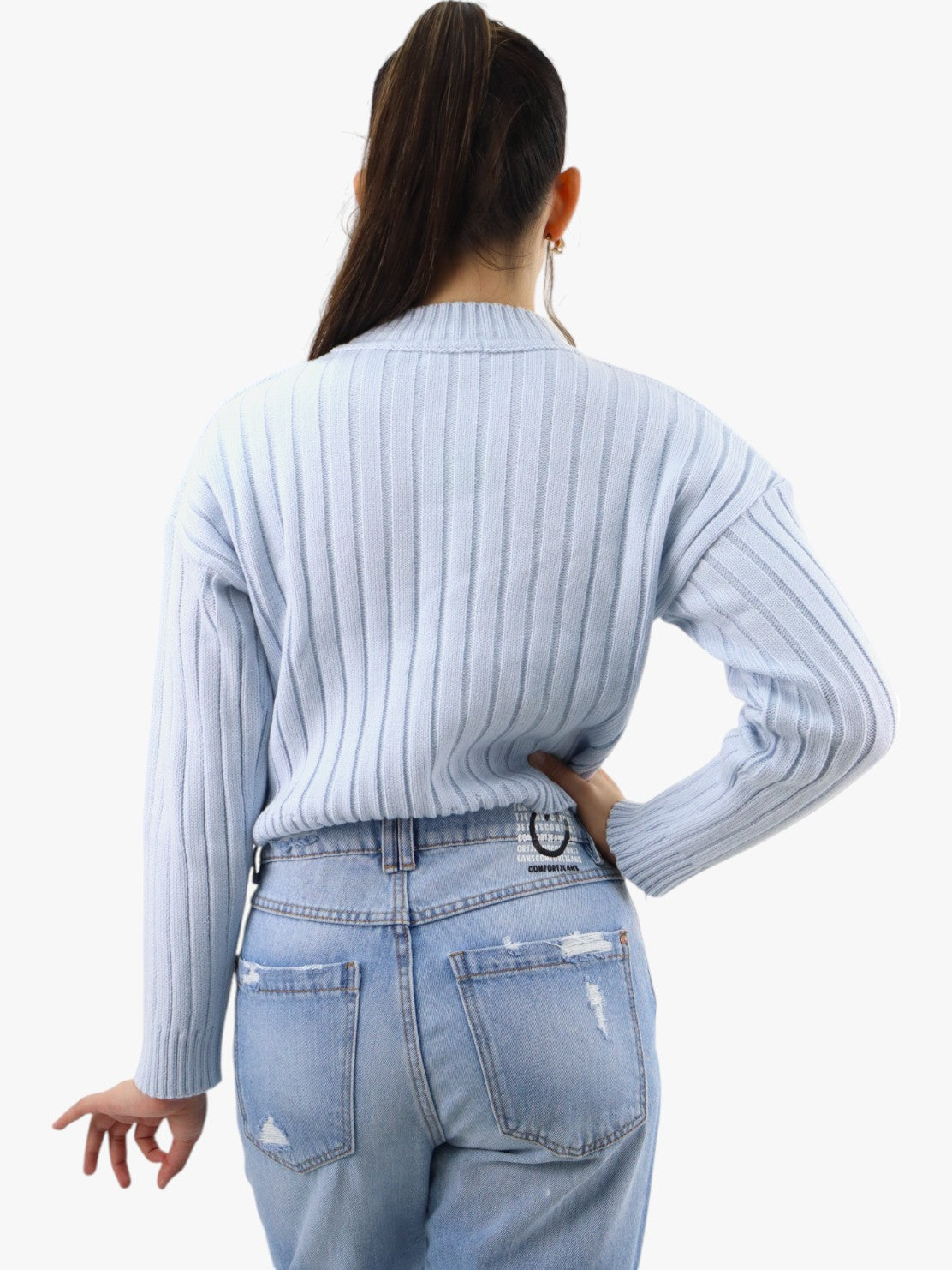 Suéter corto tejido azul cuello alto