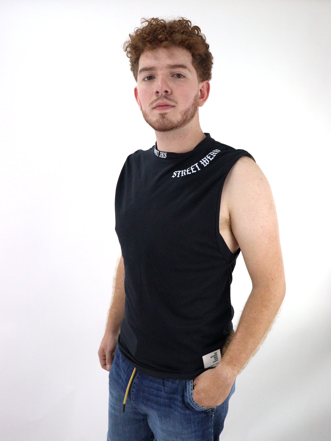 Camiseta de color negro con estampado
