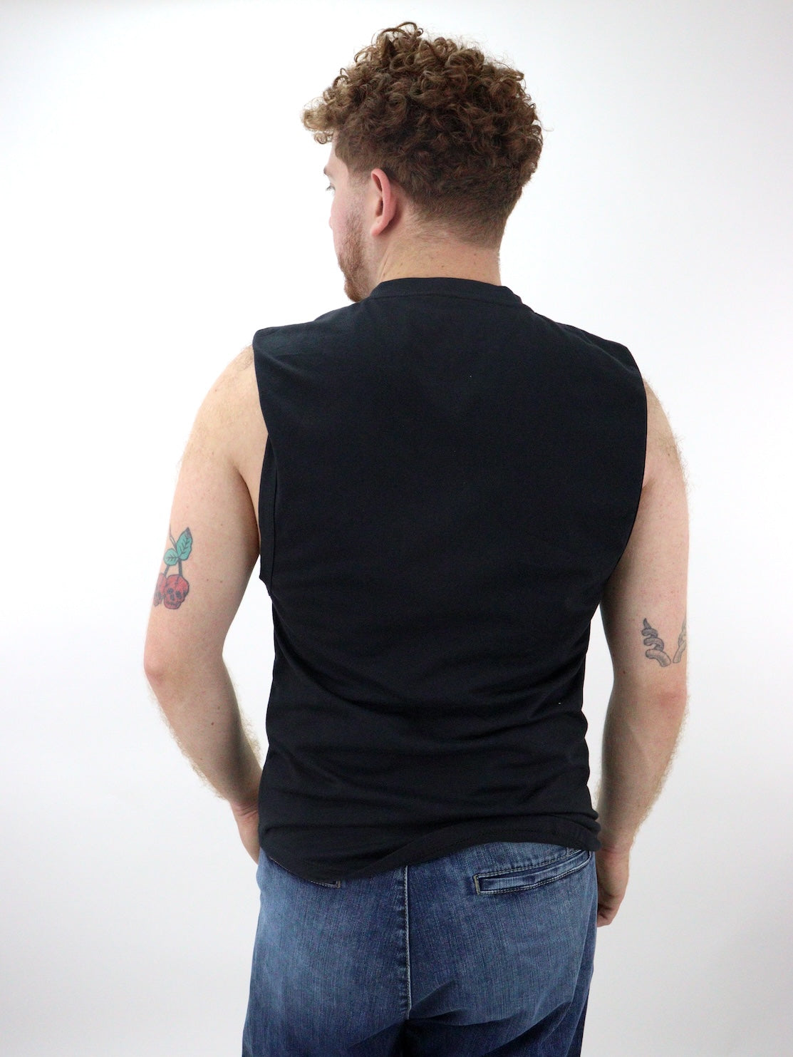 Camiseta de color negro con estampado