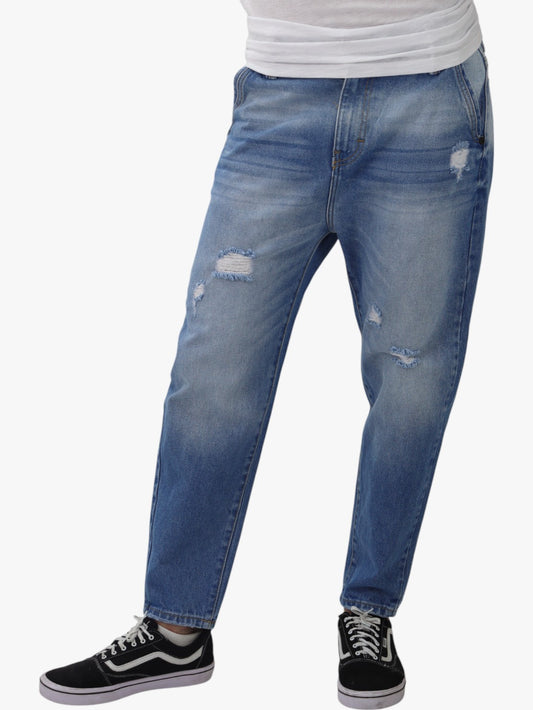 Jeans estilo loose con destrucción