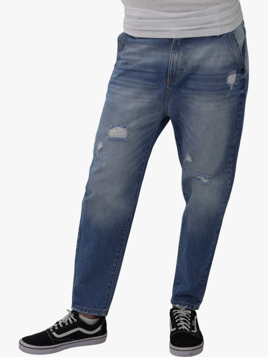 Jeans estilo loose con destrucción