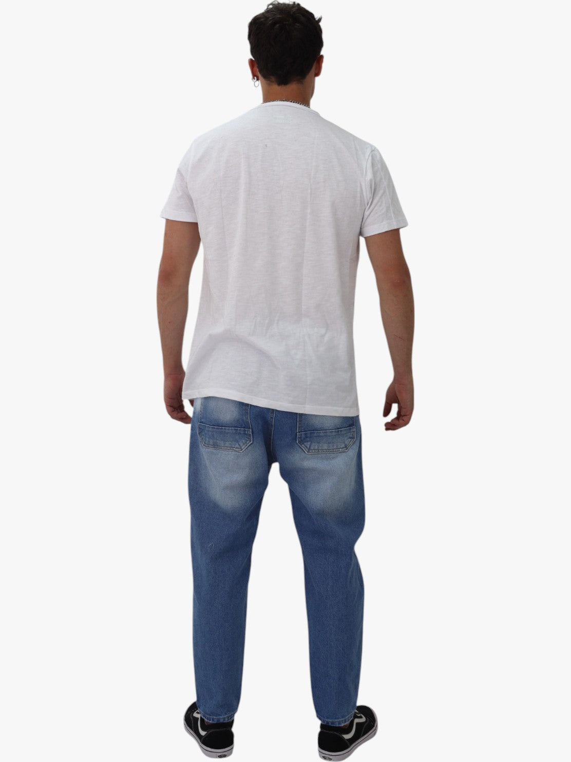 Jeans estilo loose con destrucción