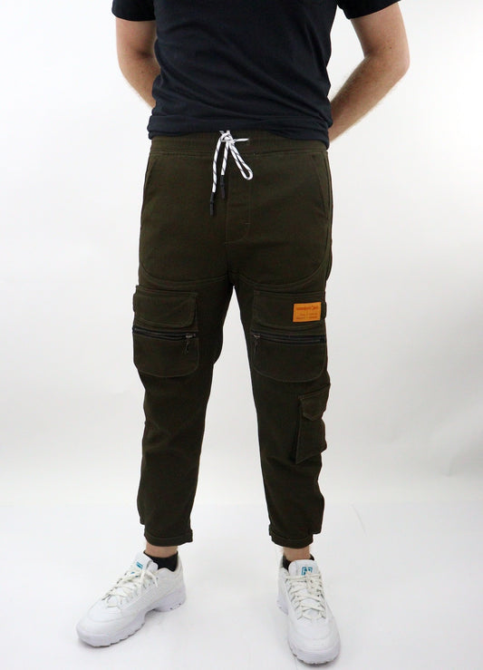 Jogger cargo de color verde militar