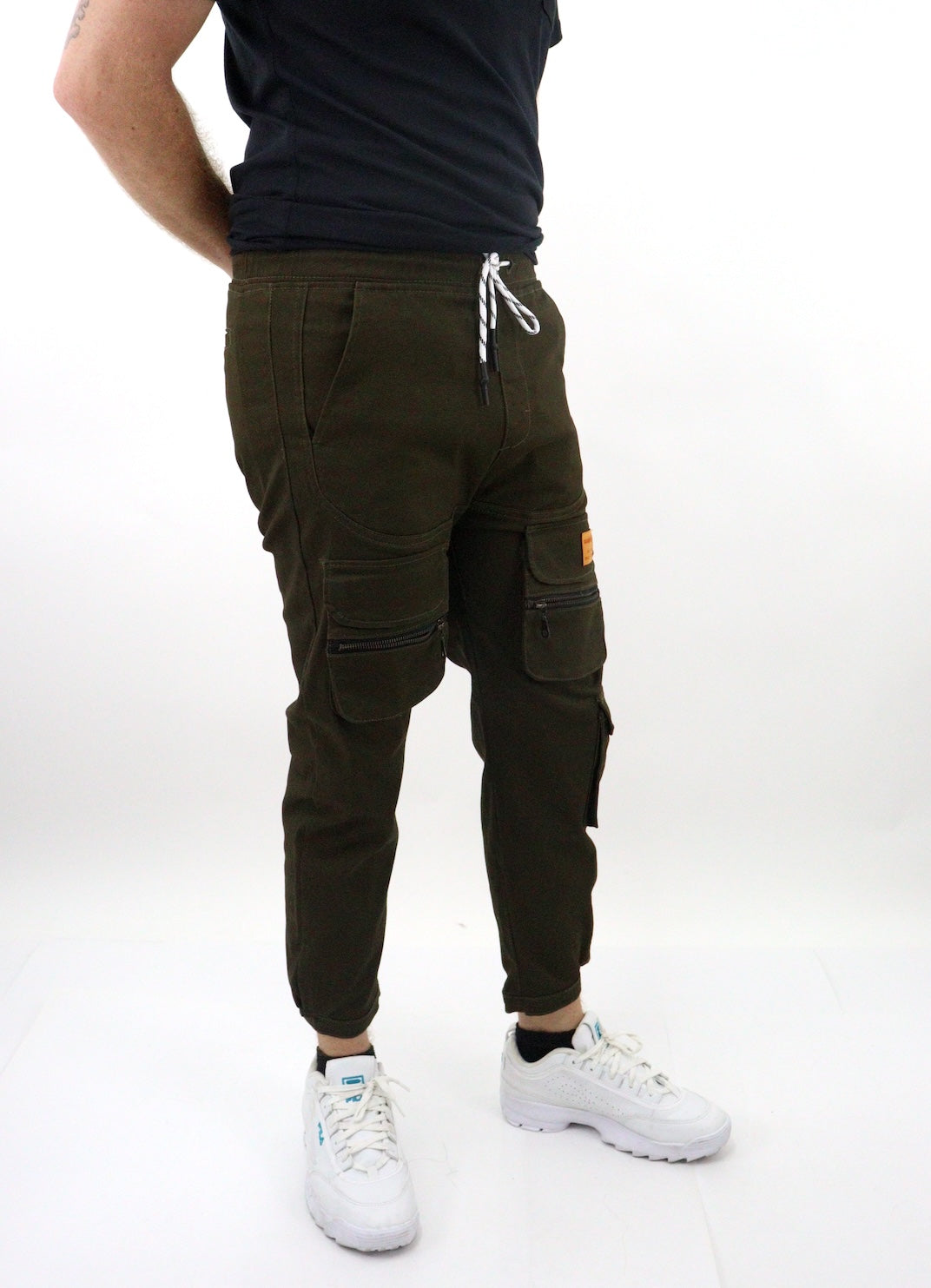 Jogger cargo de color verde militar