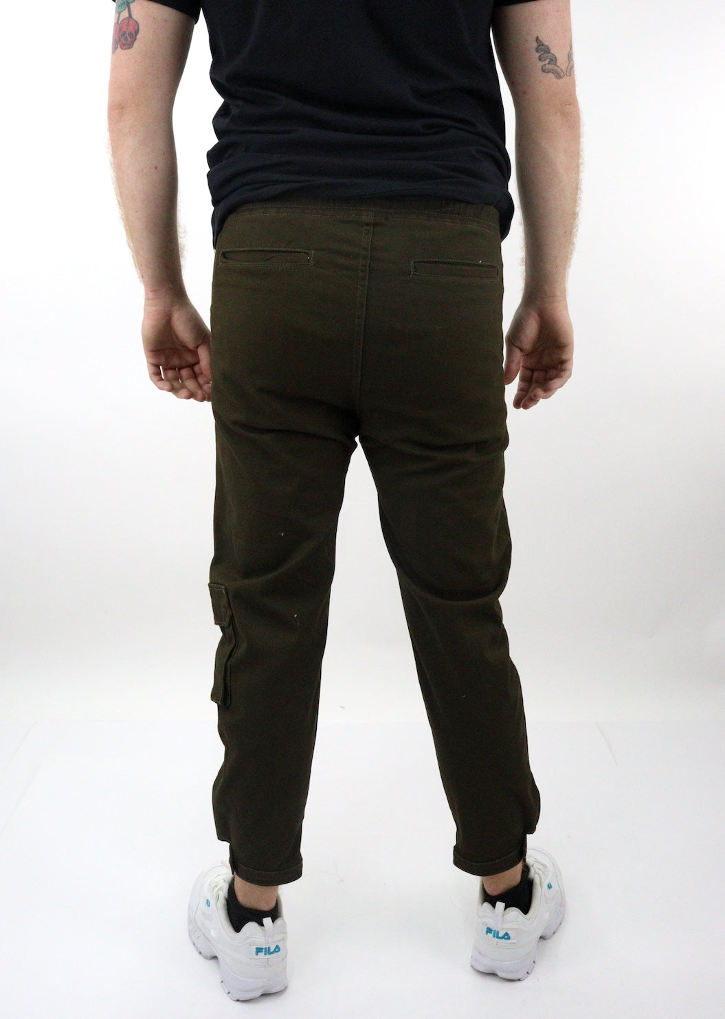 Jogger cargo de color verde militar