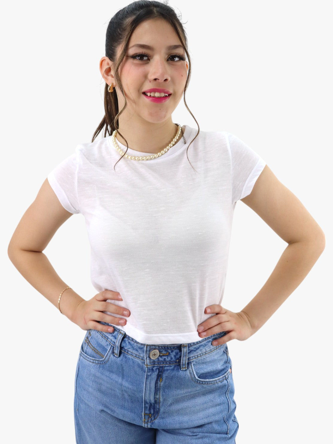 Playera blanca con espalda descubierta
