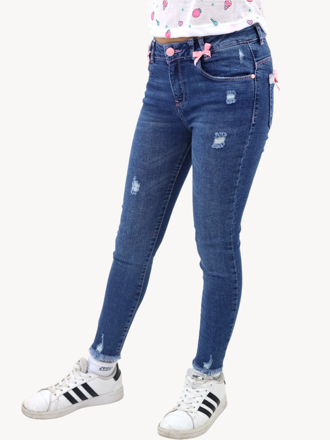 Jeans tobillero azul oscuro con destrucción