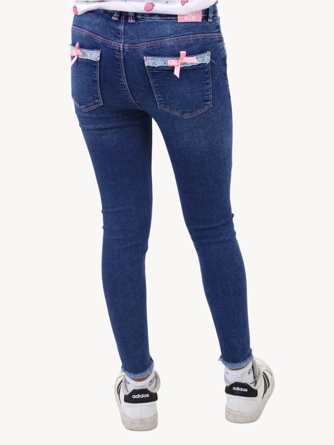 Jeans tobillero azul oscuro con destrucción