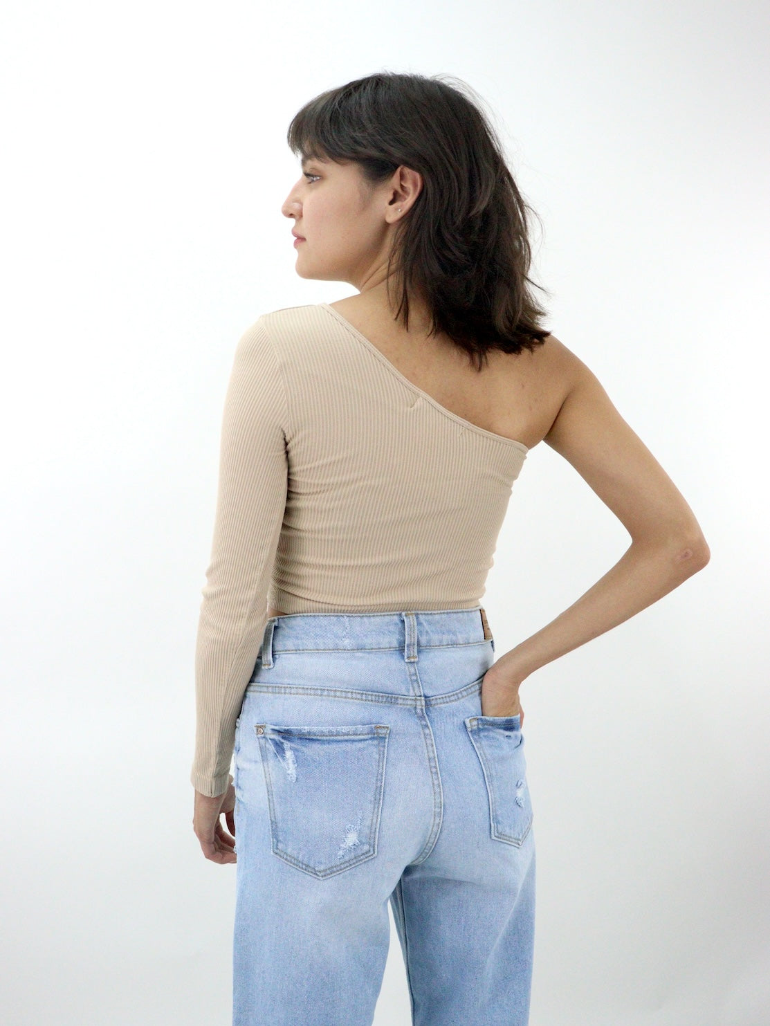 Blusa licra 1 manga de color beige
