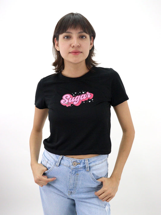 Playera manga corta de color negro con estampado