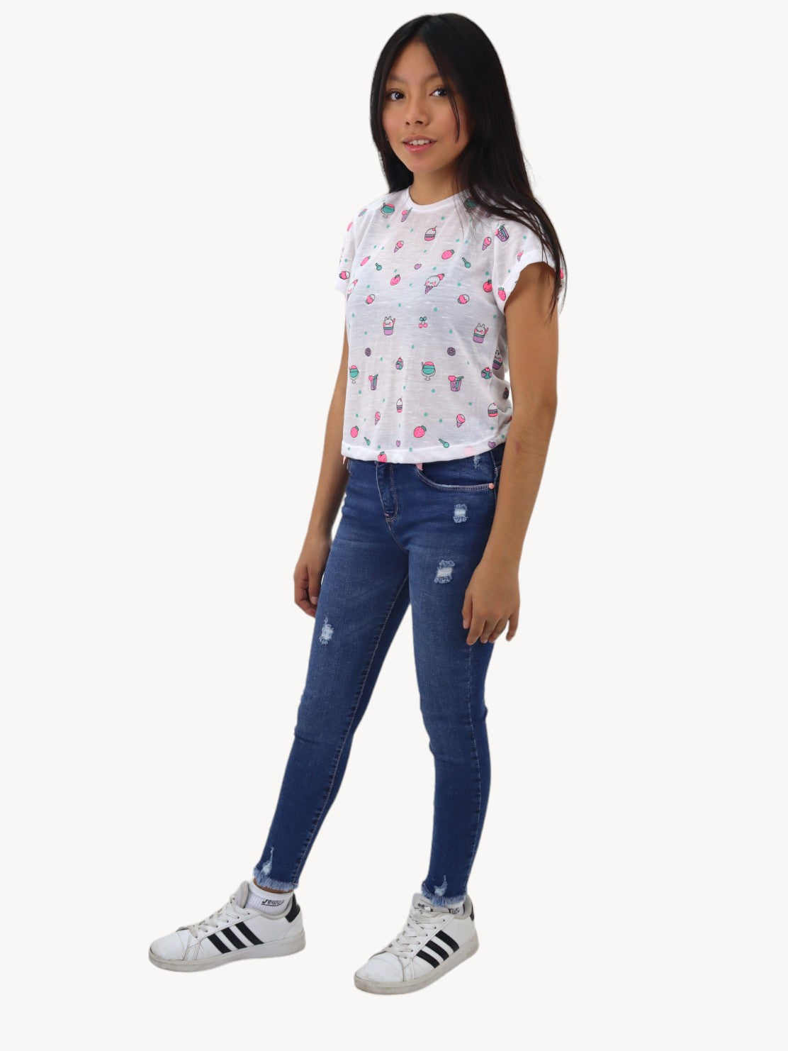 Jeans tobillero azul oscuro con destrucción