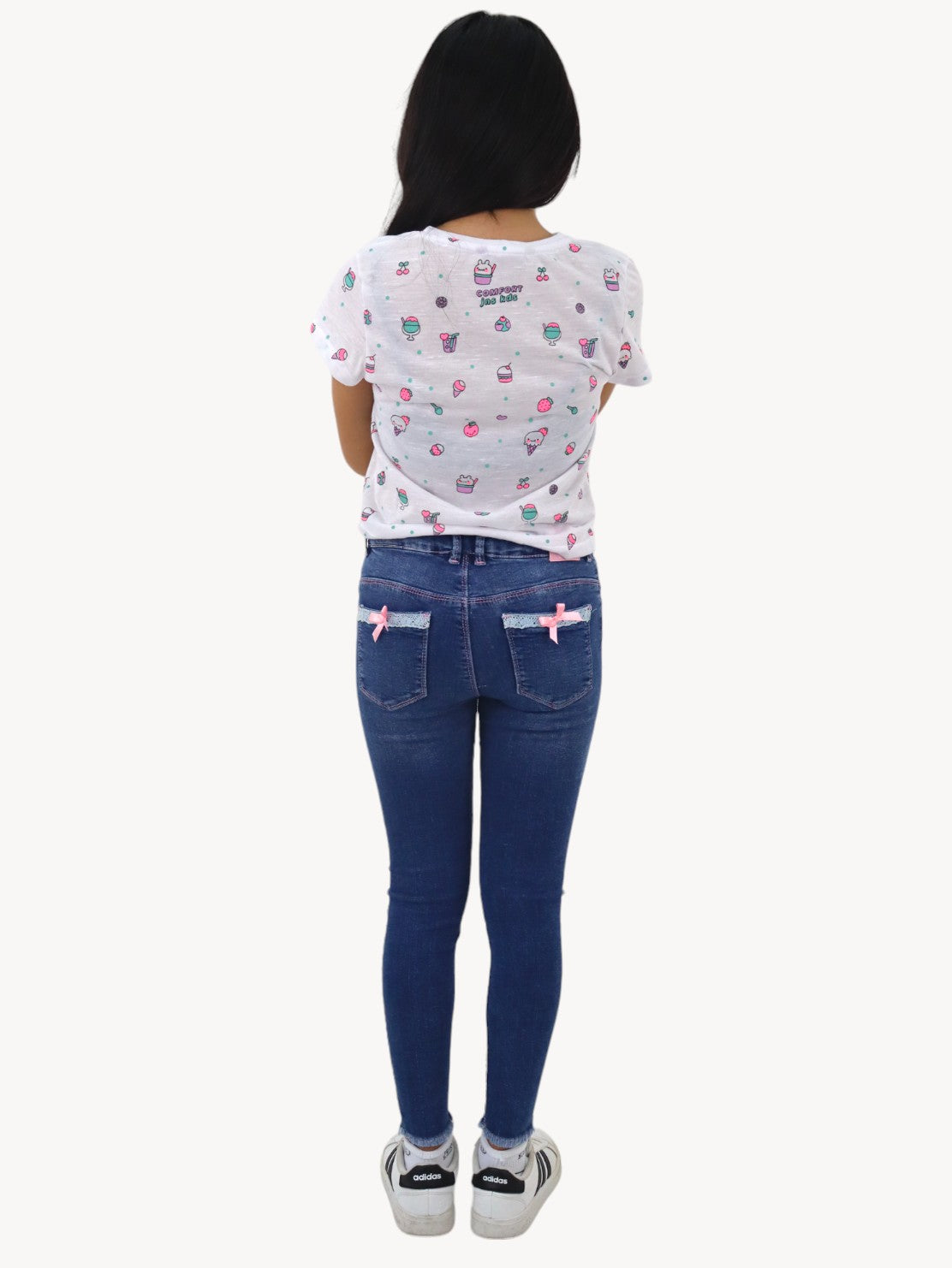 Jeans tobillero azul oscuro con destrucción