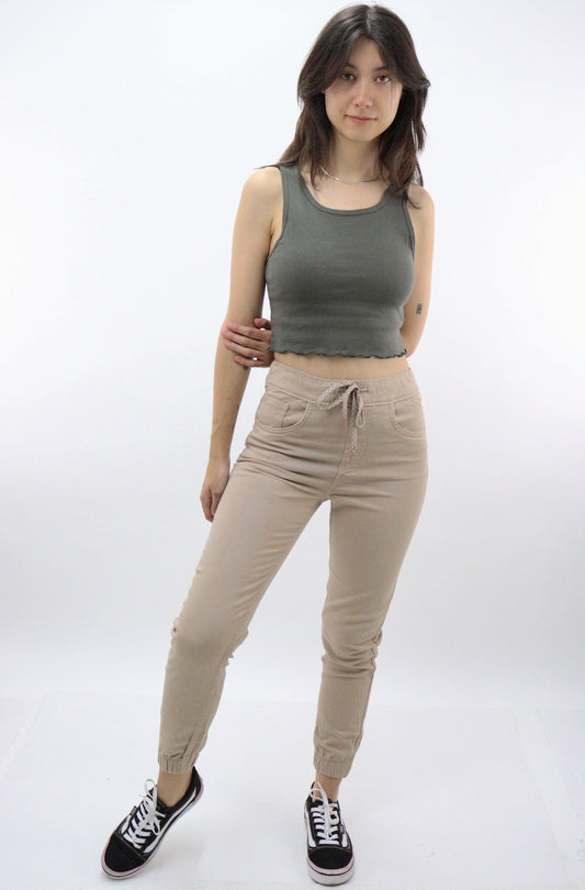 Jogger con resorte elástico de color camel