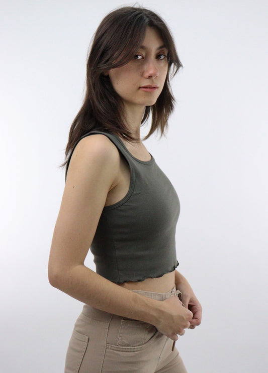 Playera tank de color verde militar