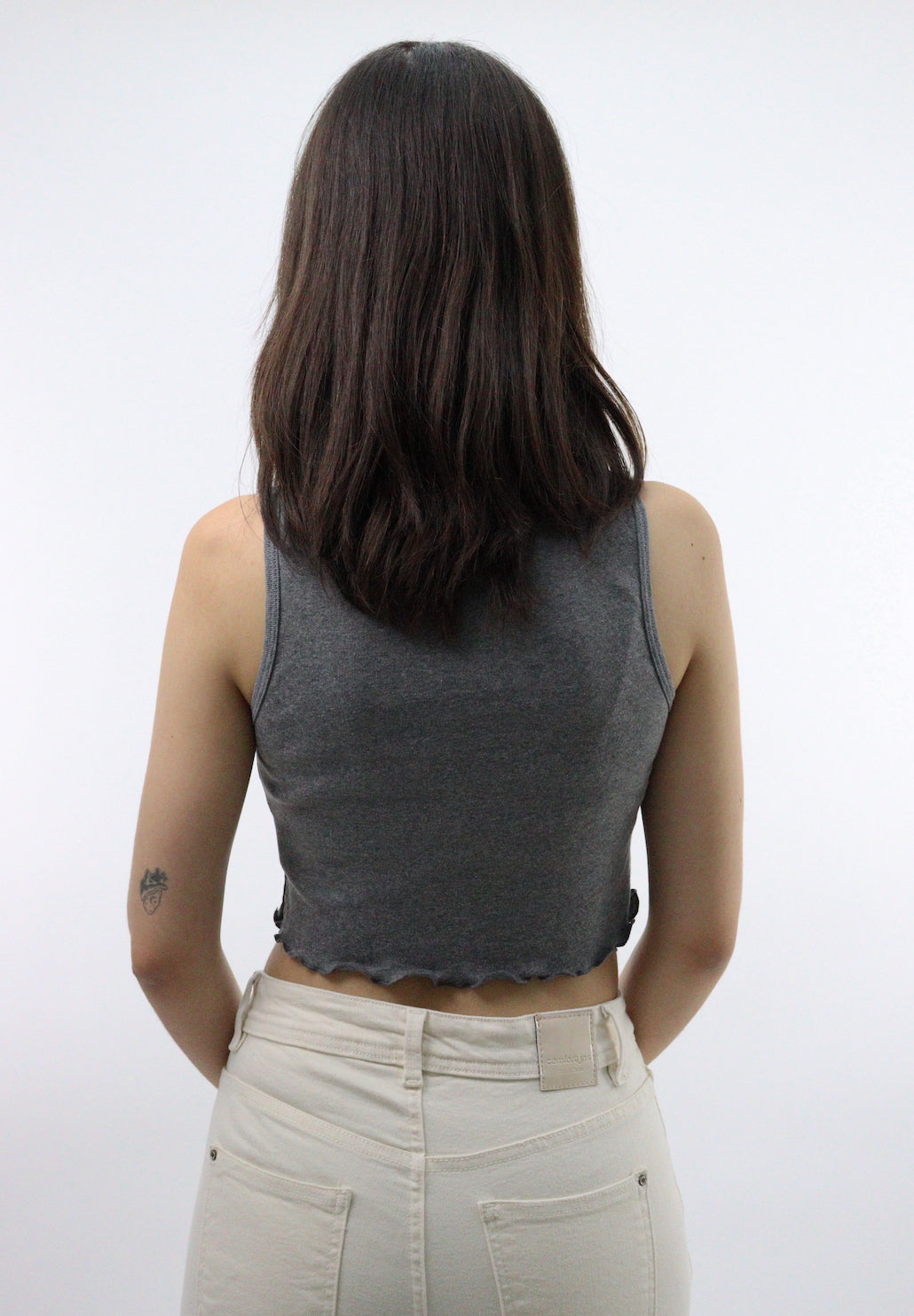 Playera tank de color gris oxford