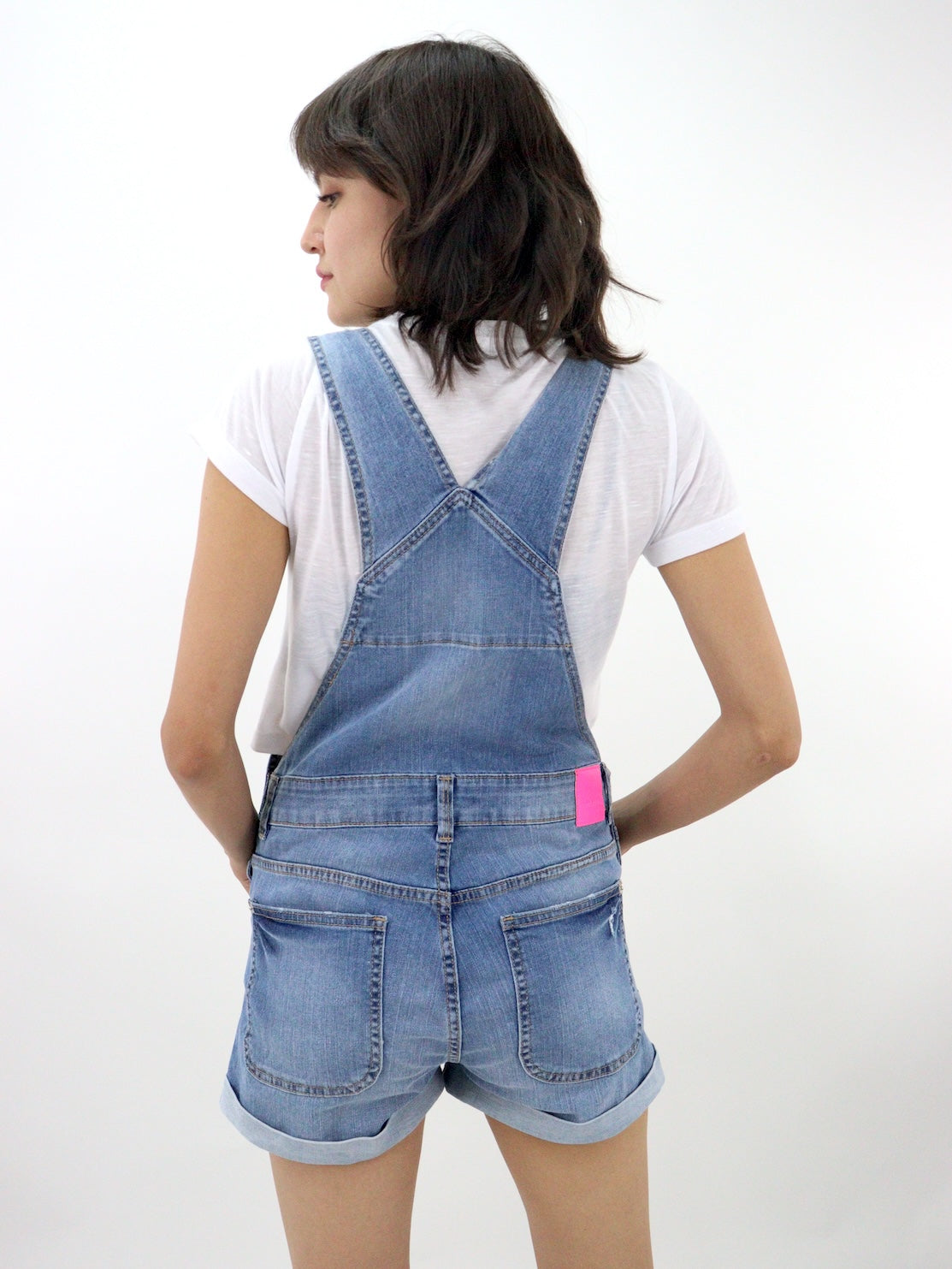 Short/peto de color azul medio con destrucción