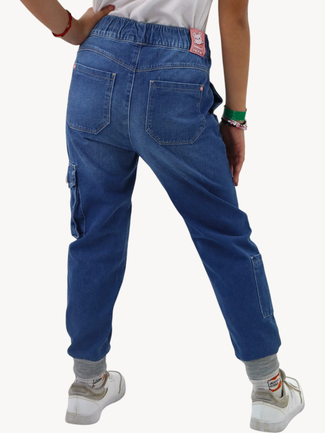 Jogger cargo de color azul medio