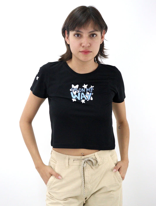 Playera slim de color negro con estampado