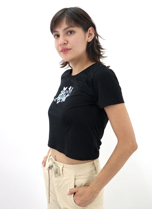 Playera slim de color negro con estampado