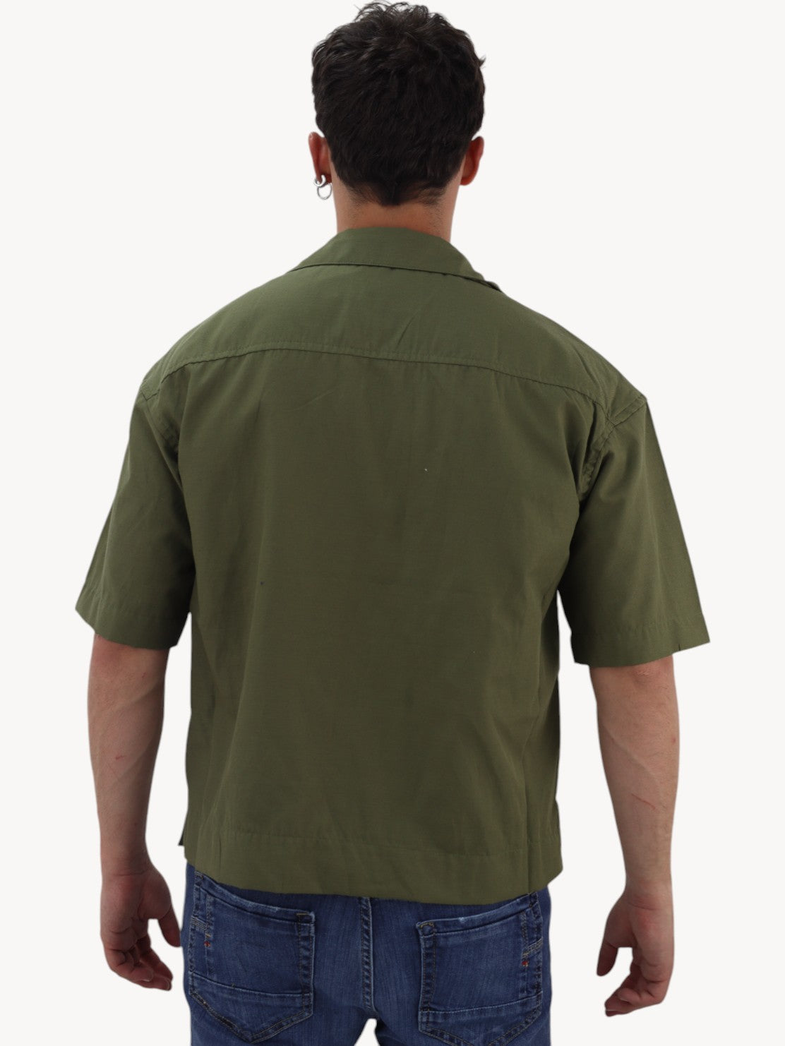 Camisa oversize con bolsillos verde militar