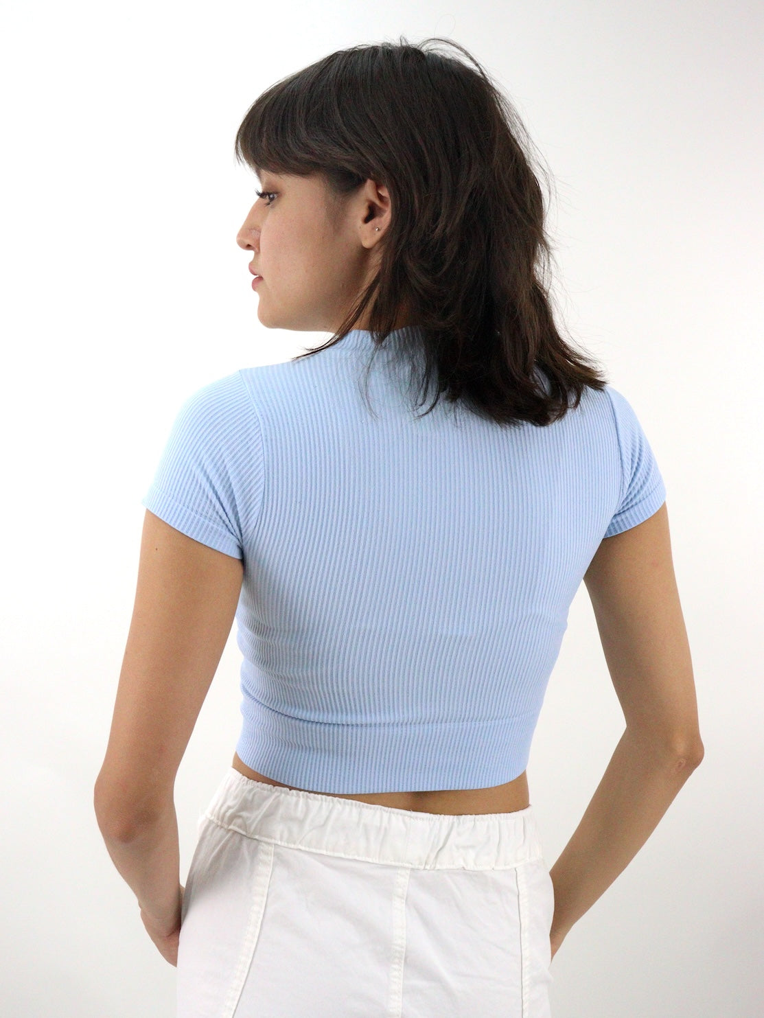 Playera crop manga corta de licra color azul cielo