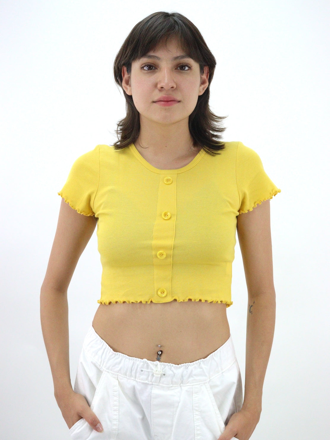 Playera crop de tono amarillo
