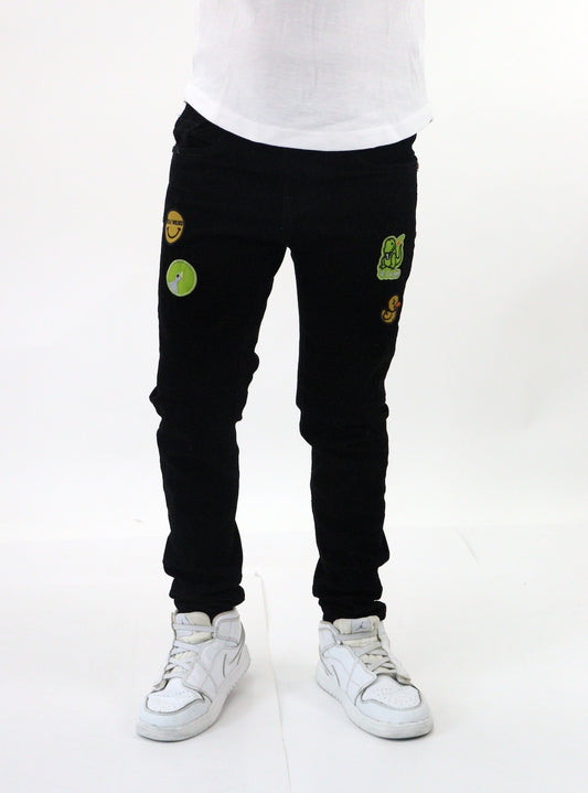 Jeans skinny de color negro intenso con parches