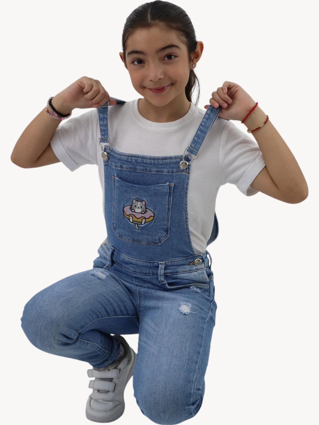 Overol denim con bordado de gato