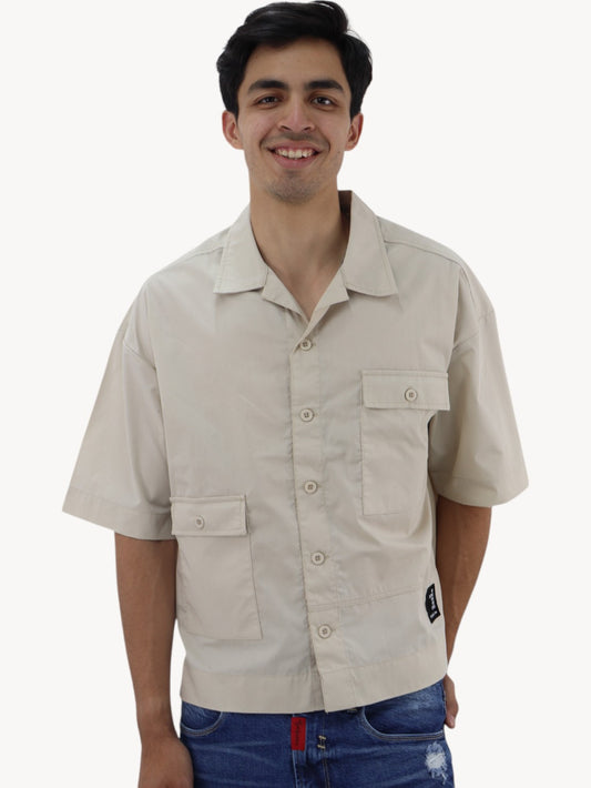 Camisa oversize con bolsillos beige