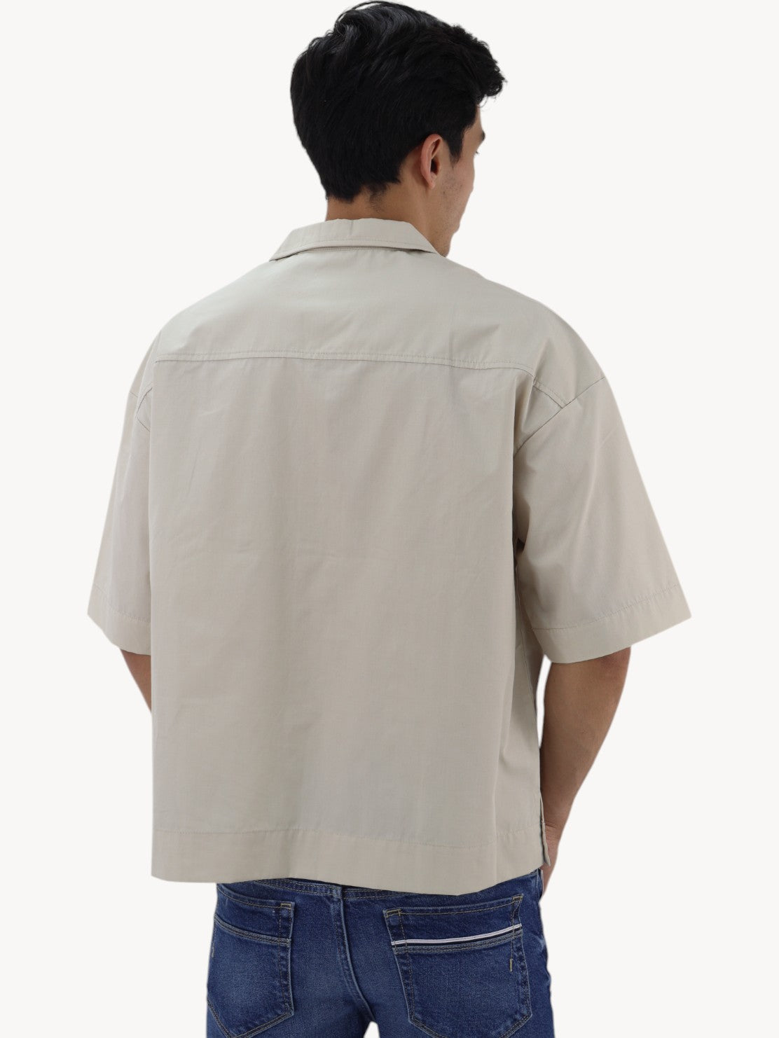 Camisa oversize con bolsillos beige