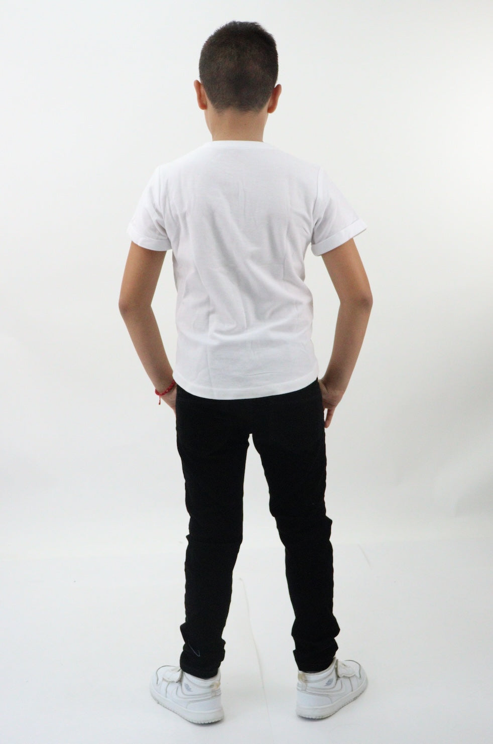 Jeans skinny de color negro intenso con parches