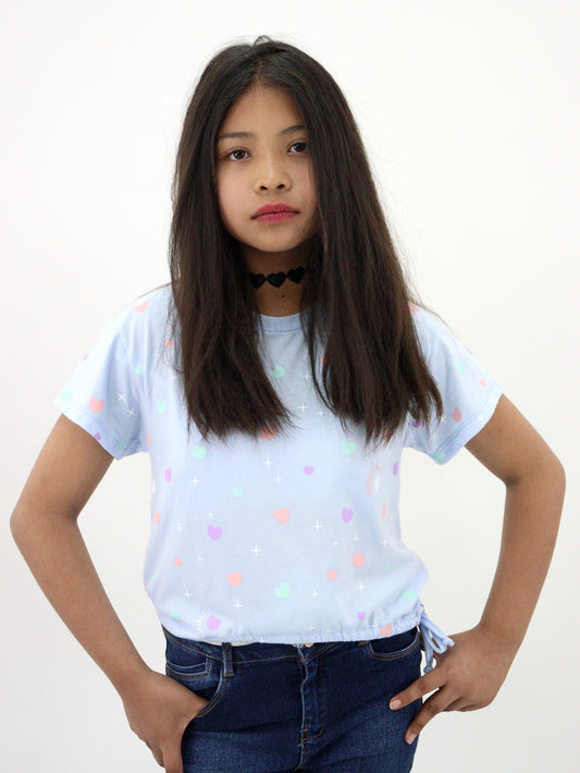 Playera manga corta de color azul con estampado