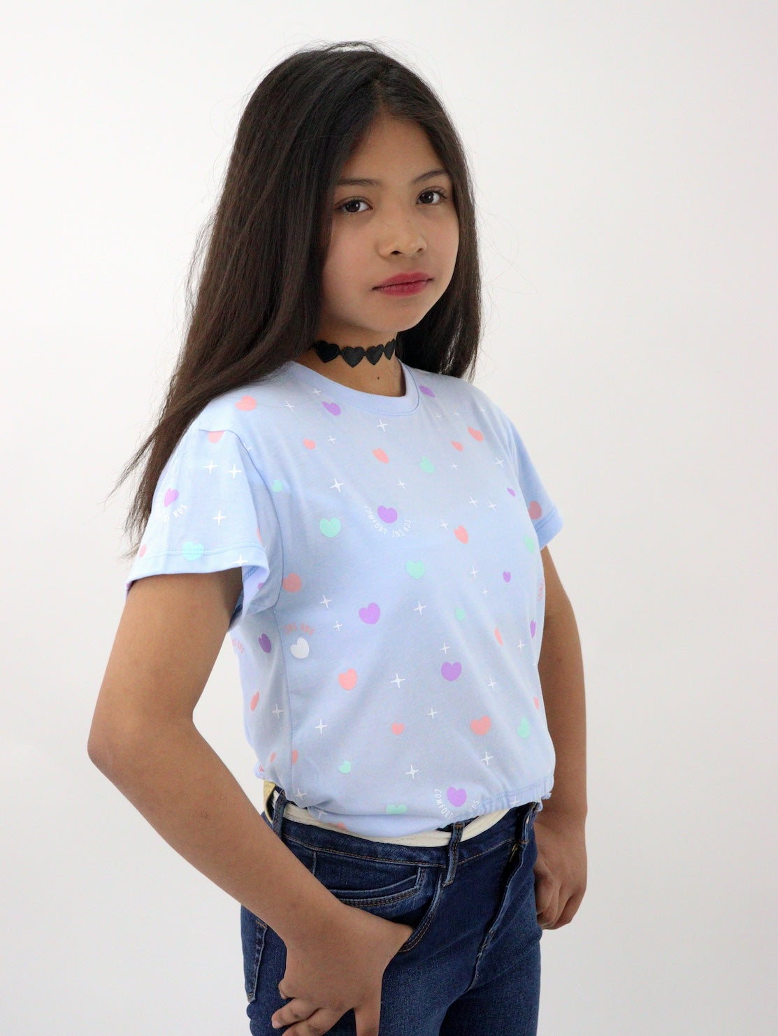 Playera manga corta de color azul con estampado