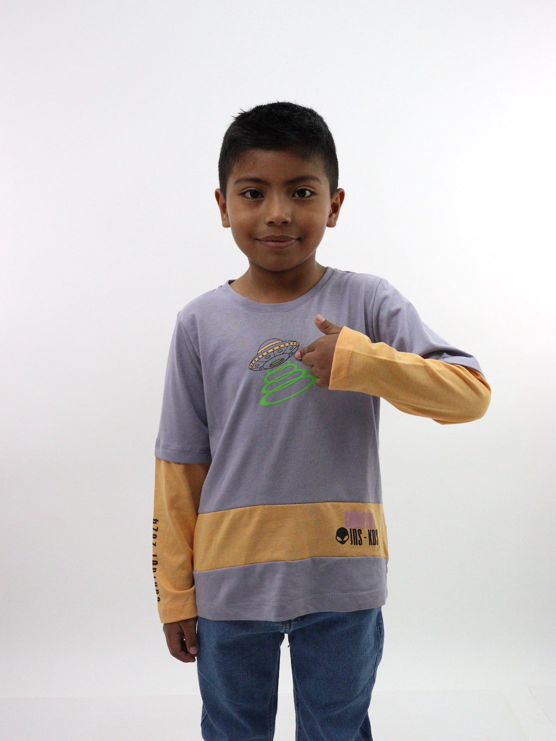 Playera manga larga con estampado espacial