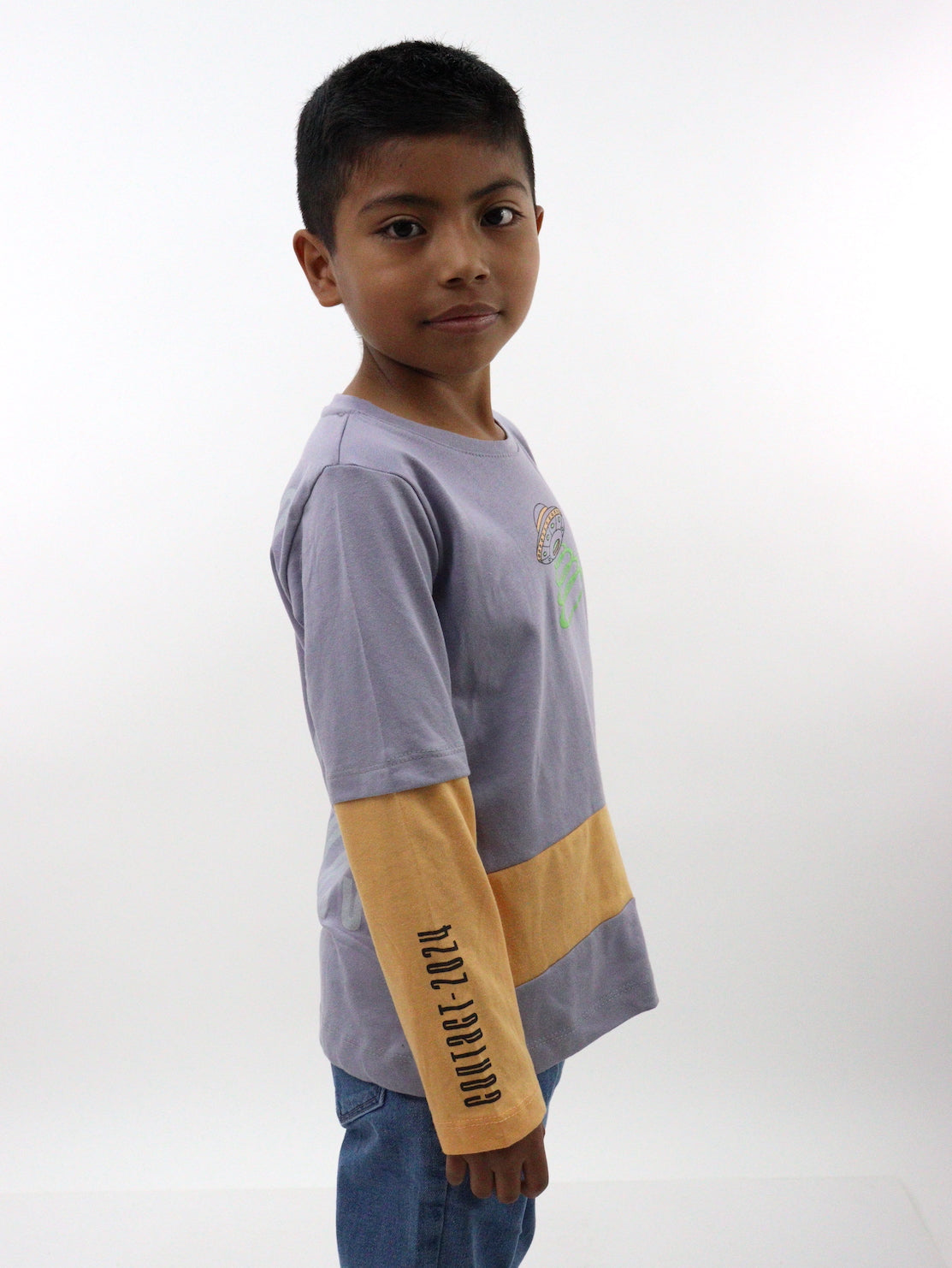 Playera manga larga con estampado espacial