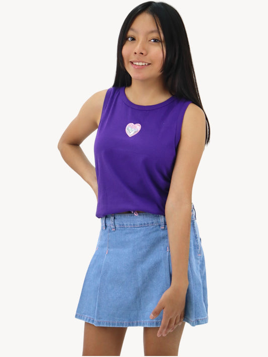 Playera tank color morado con gráfico de corazón