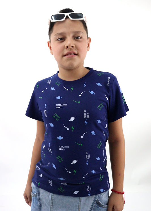 Playera manga corta con print espacial