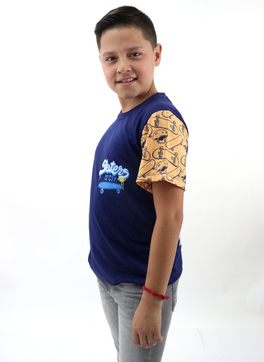 Playera de color combinado con estampado