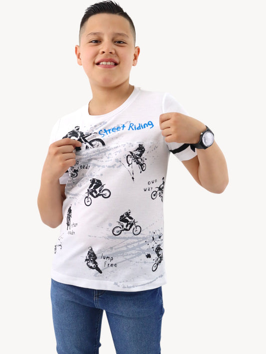 Playera manga corta de color blanco con estampado