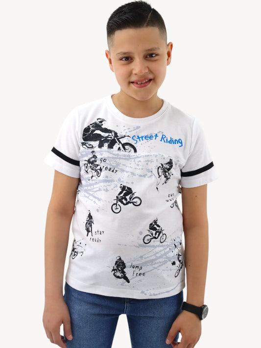 Playera manga corta de color blanco con estampado