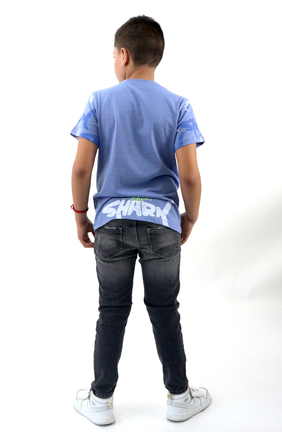 Jeans skinny de color gris oscuro con destrucción