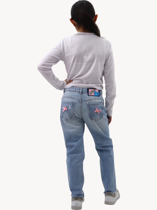 Jeans mom clasic de color azul claro con destrucción