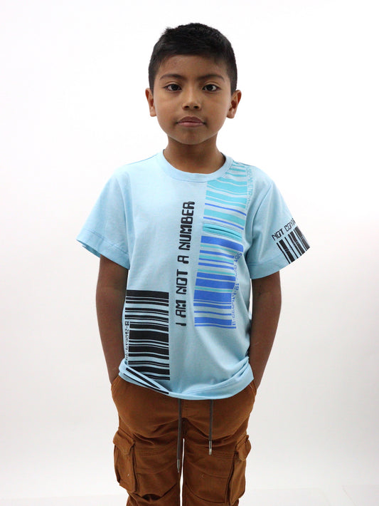Playera manga corta color azul con estampado de código de barras