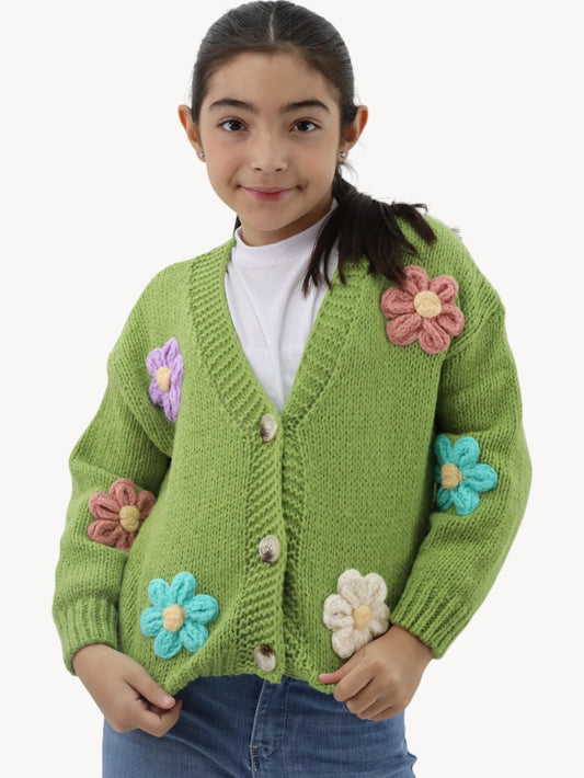 Suéter tejido verde con flores
