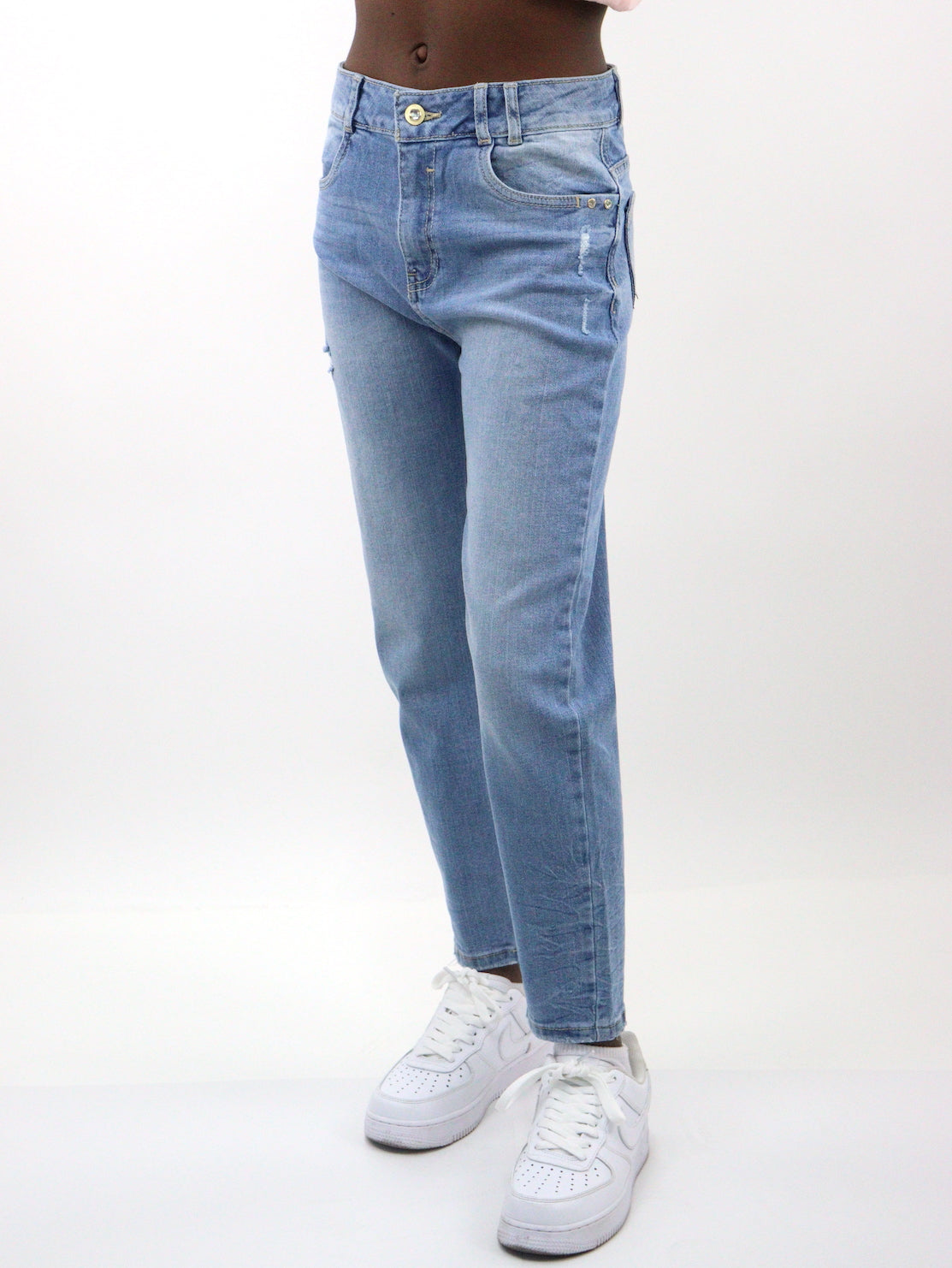 Jeans mom clasic con bolsas traseras en forma de corazón