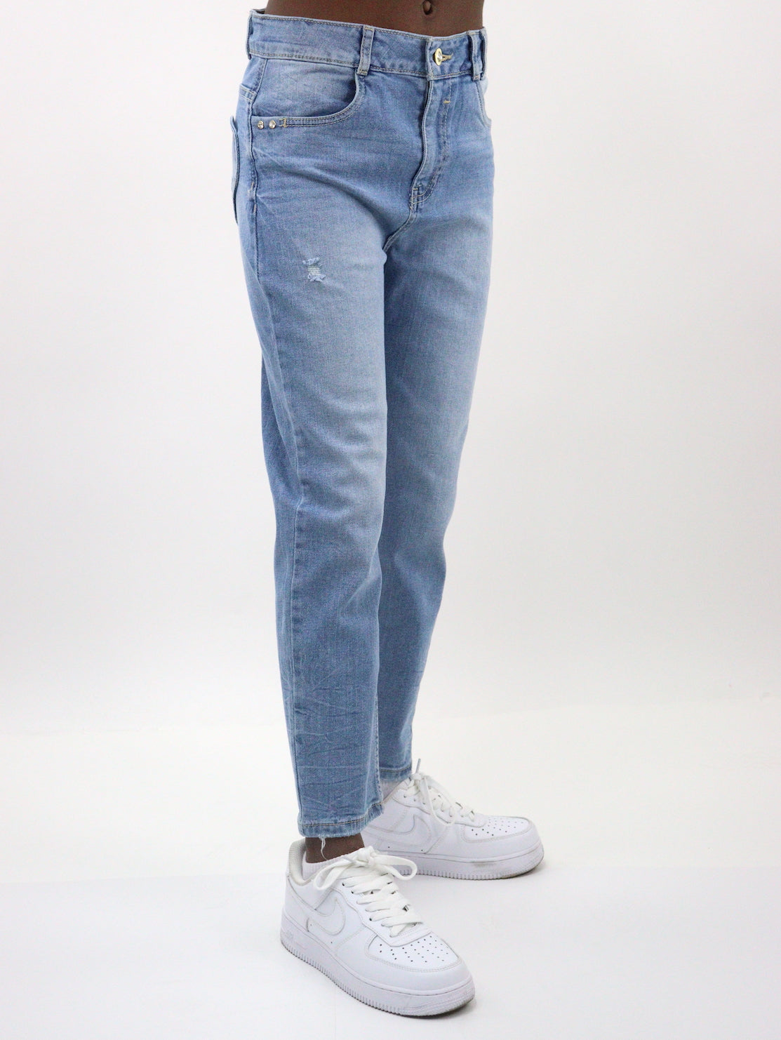 Jeans mom clasic con bolsas traseras en forma de corazón