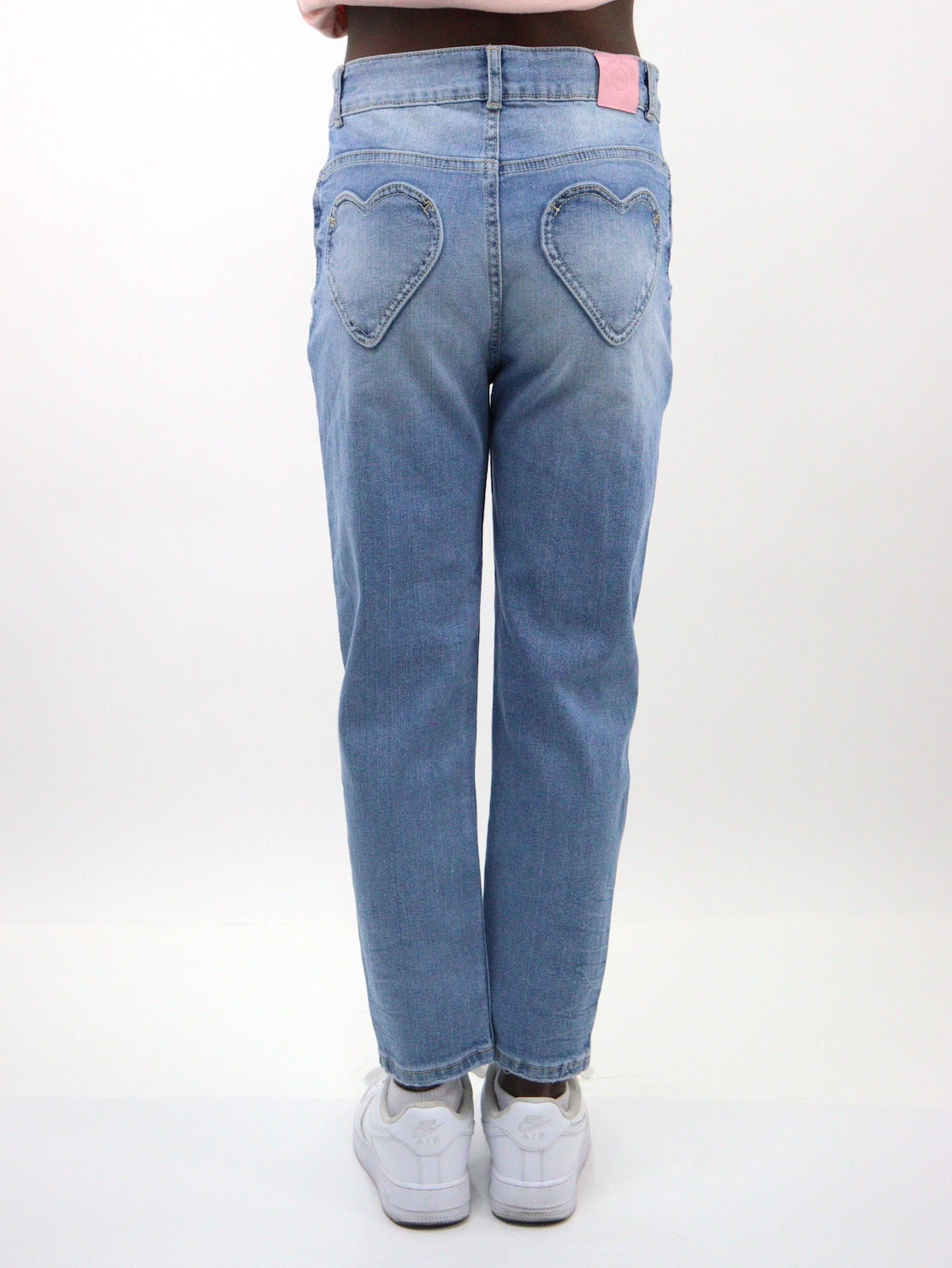 Jeans mom clasic con bolsas traseras en forma de corazón