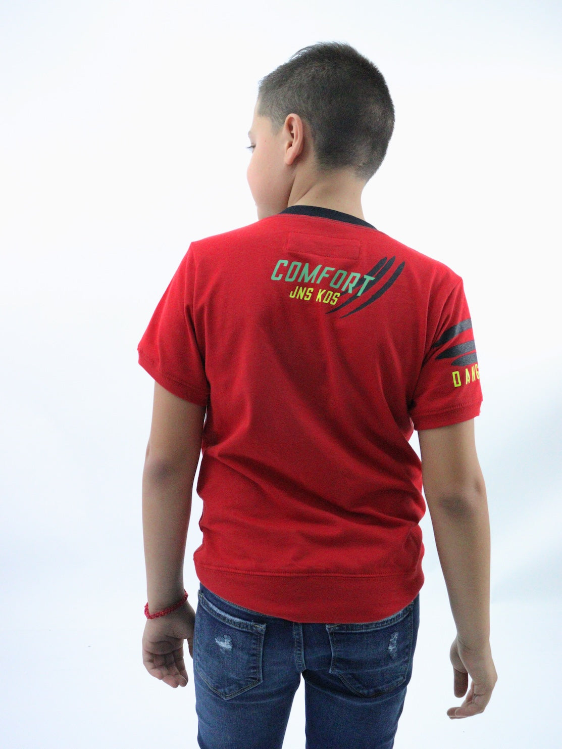 Playera manga corta de color rojo con estampado